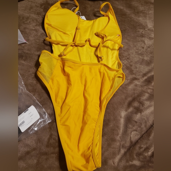 Sexy one piece swimsuit - Picture 6 of 9